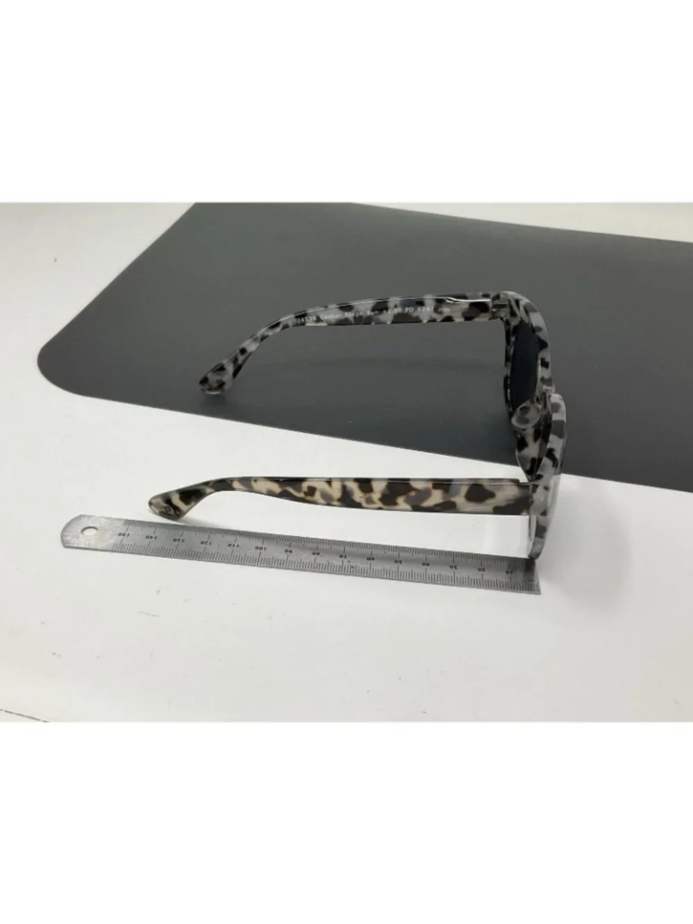 Peepers Center Stage Oversized Reading Sunglasses Gray Tortoise +1.50